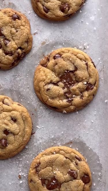 hearty oatmeal chocolate chip cookies