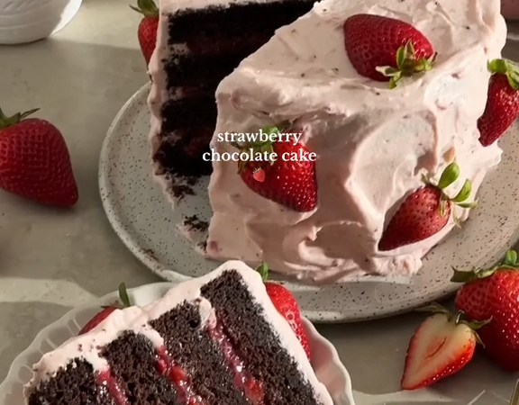 dark chocolate strawberry cake recipe