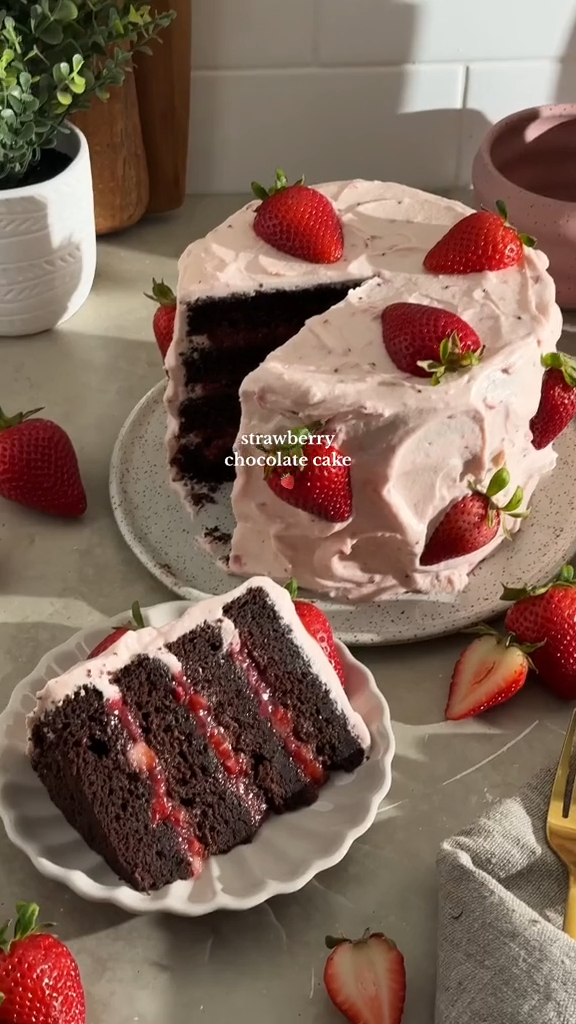 dark chocolate strawberry cake recipe