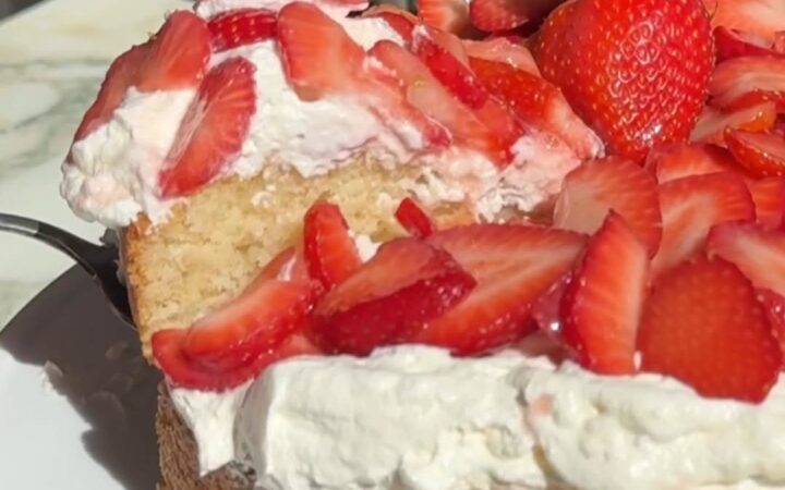 strawberry shortcake cake